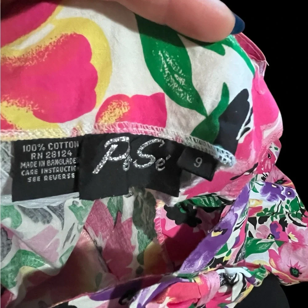 Fun Floral 90โs Dress with flair skirt - - Picture 10 of 13